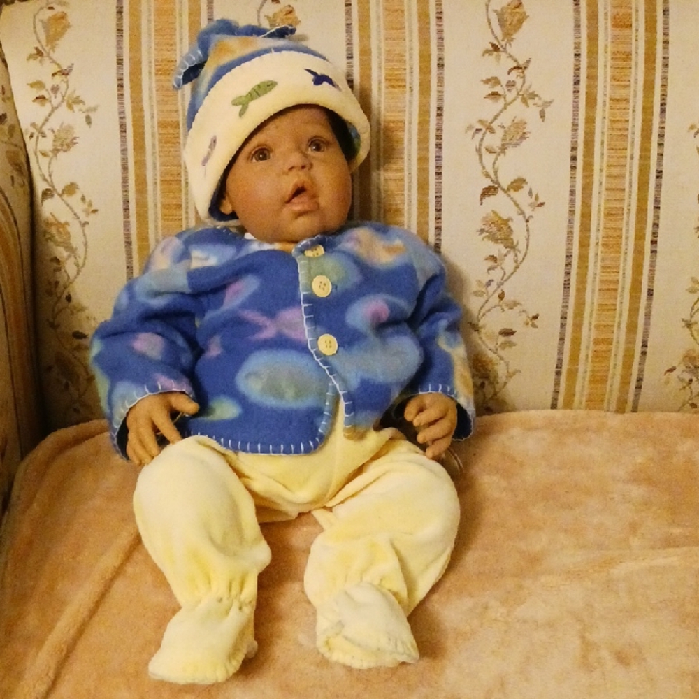 Lee Mddleton Original Doll By Reva in Blue Jacket and Cream Outfit. Vintage 1997